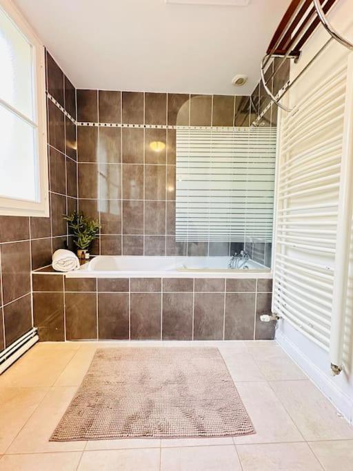 לאון Maison Des Chenizelles מראה חיצוני תמונה